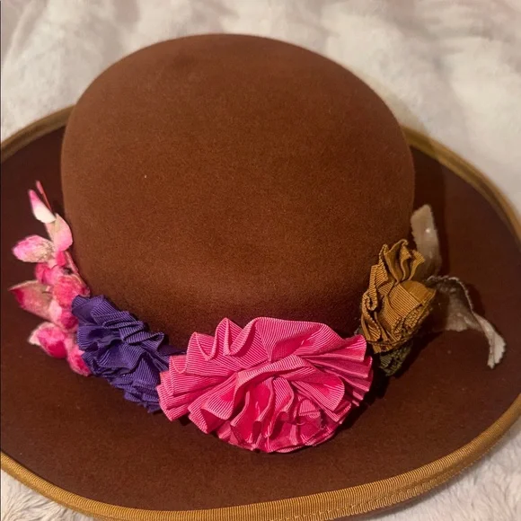 100% WOOL Brown Felt Women display picture 2